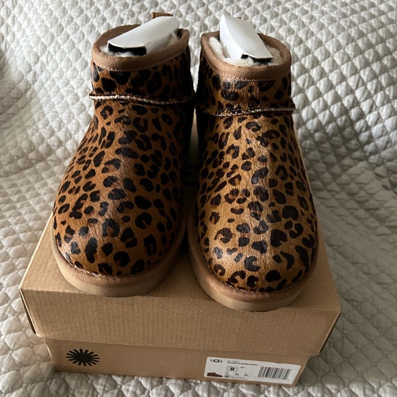 UGG Classic Ultra Mini Leopard - Picture 1 of 8